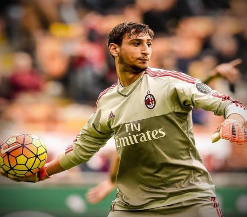 法媒：恩德里克租借费80万欧，若出场数少于25里昂需付违约金（法媒：里昂租借恩德里克费80万欧，出场未满25场将触发违约金）