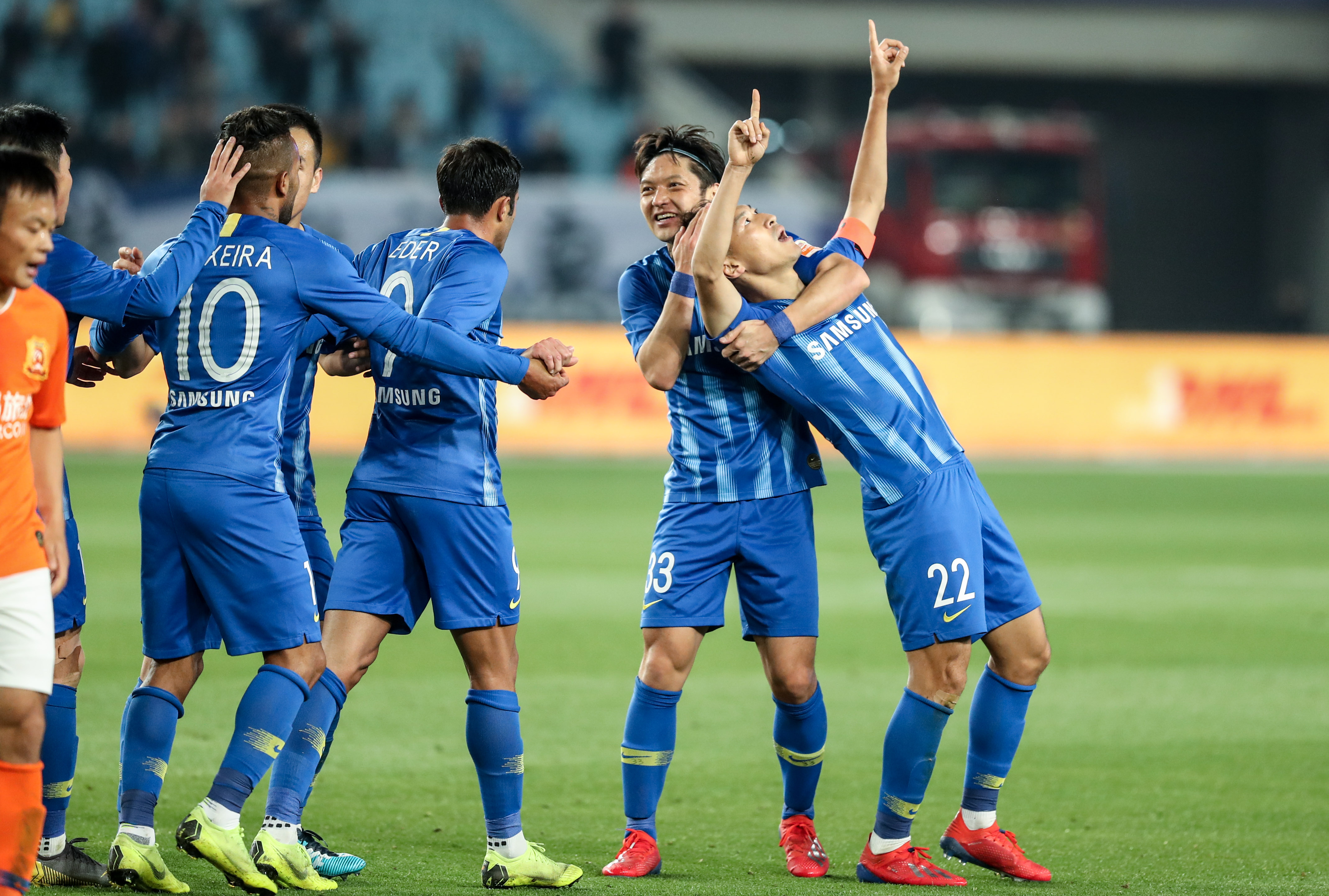 看看这些孩子踢球有没有西班牙味。 留洋联队VS萨瓦德尔友谊赛（少年们踢得像西班牙吗？留洋联队对阵萨瓦德尔友谊赛）