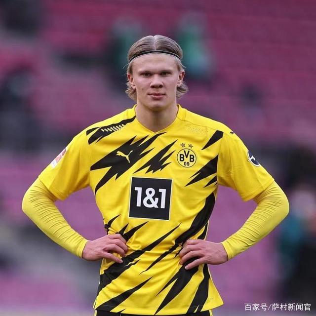 回顾一下樊振东与王楚钦的经典大战！ 王之暴冲vs稳如胖山！确实相当精彩（重温樊振东与王楚钦的巅峰之战：狂猛冲击对阵稳若磐石，精彩纷呈）