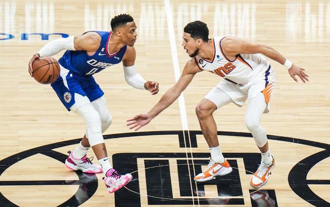 时光荏苒三十二载，感恩你我风雨相伴。同心逐梦共赴...（三十二载光阴如梭，感恩一路同行；同心逐梦，奔赴未来）