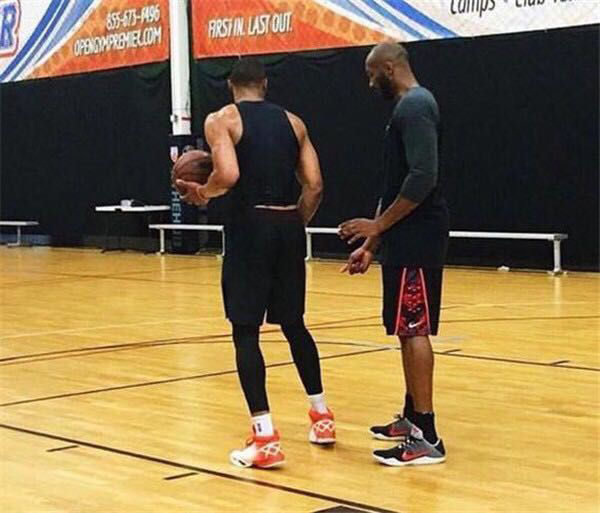 哈登：克尼佩尔投篮准得要命，黄蜂得到他是很大的收获（哈登盛赞克尼佩尔致命投射：黄蜂收获巨大）