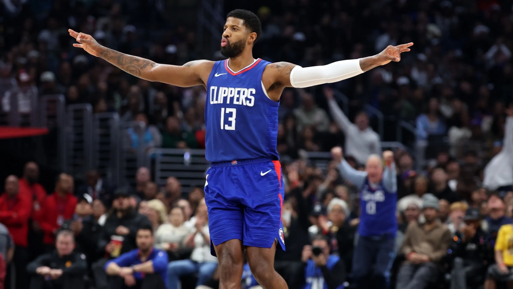 此前曾因性骚扰丑闻离职，斯基拉：奥维马斯接近重返阿贾克斯（斯基拉：曾因性骚扰风波离任的奥维马斯接近回归阿贾克斯）